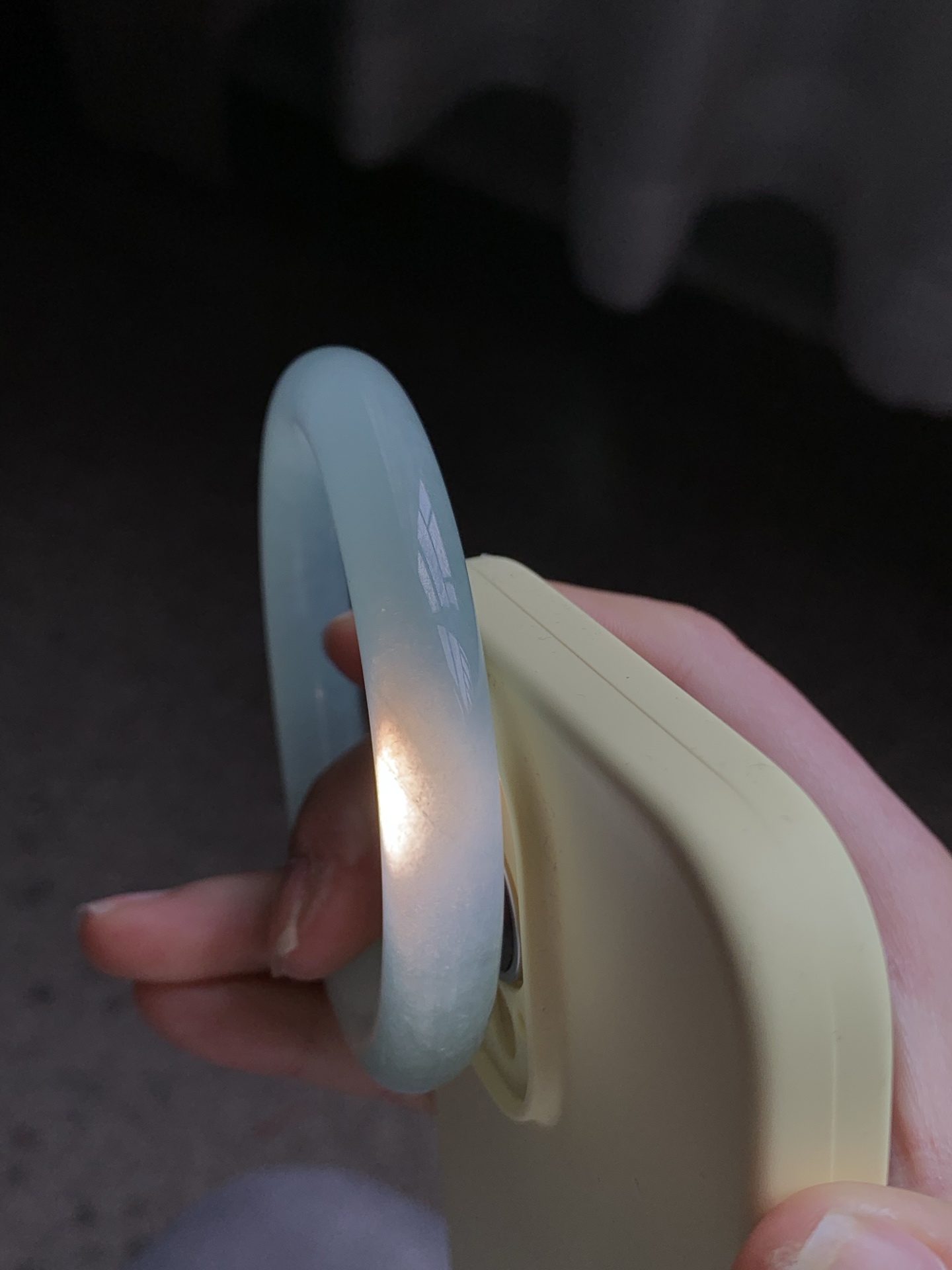 圆条55 56【编码】BA061001【描述】冰种晴绿，清透，水润，种老，细腻，打灯有絮线