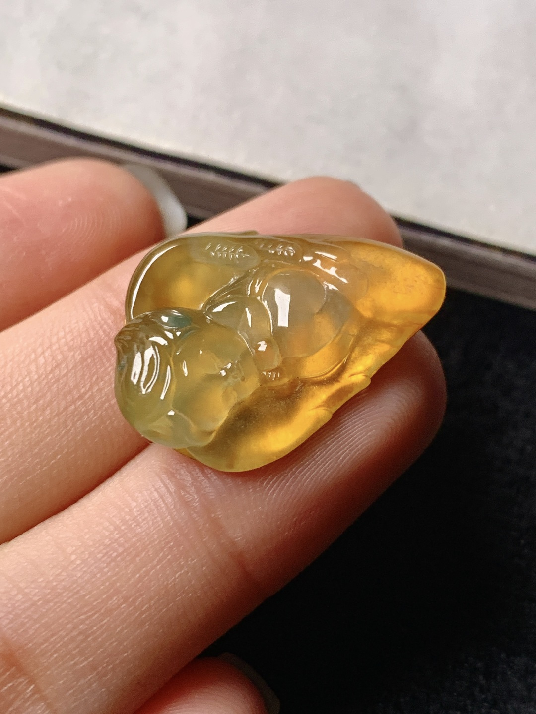 冰黄飘花天使 ，色泽浓艳 0609尺寸24*17.5*4.5