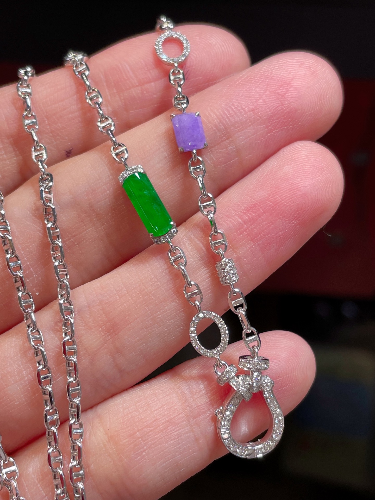 ️ 性比 翡翠阳绿项链，质量货，光感强烈 冰种阳绿色，满绿，料子水润通透，种老起光。 18k豪镶，佩戴效果佳，9.2-3.6-2.2