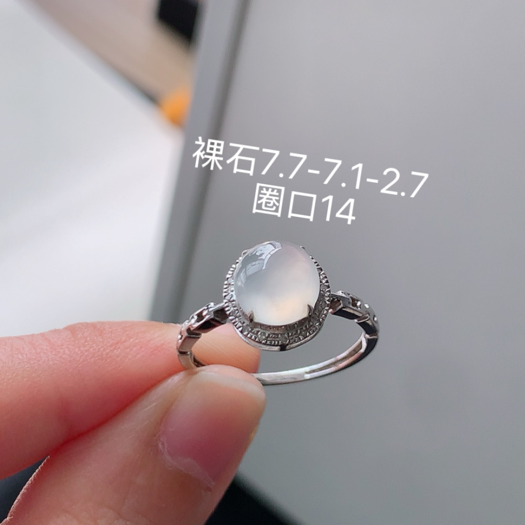 女戒 冰透起光，底子细腻莹润，佩戴清新优雅货号35607，7.7-7.1-2.7