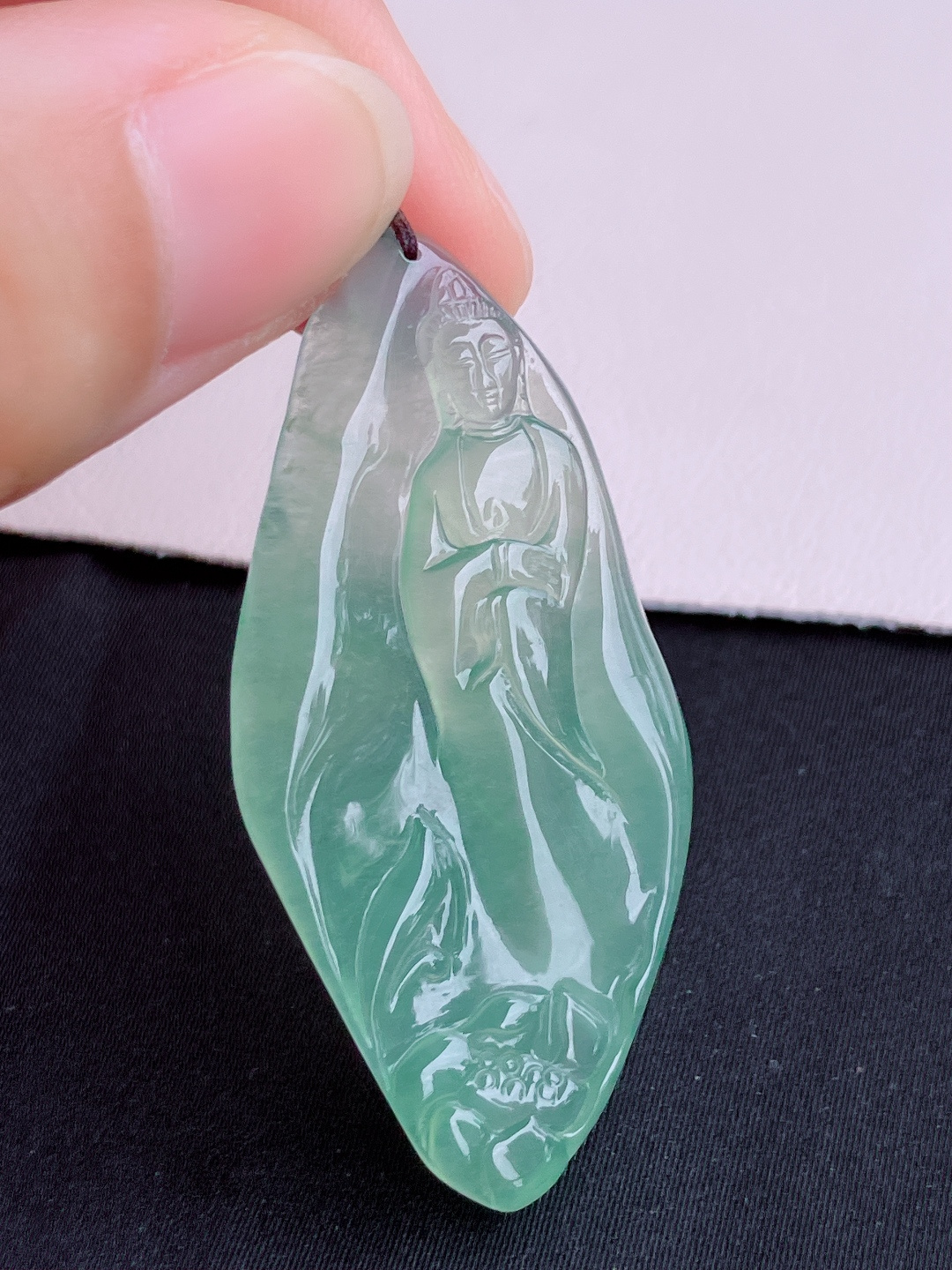 绿底自在观音，晶莹剔透，尺寸48/22/4.6/自然光实拍