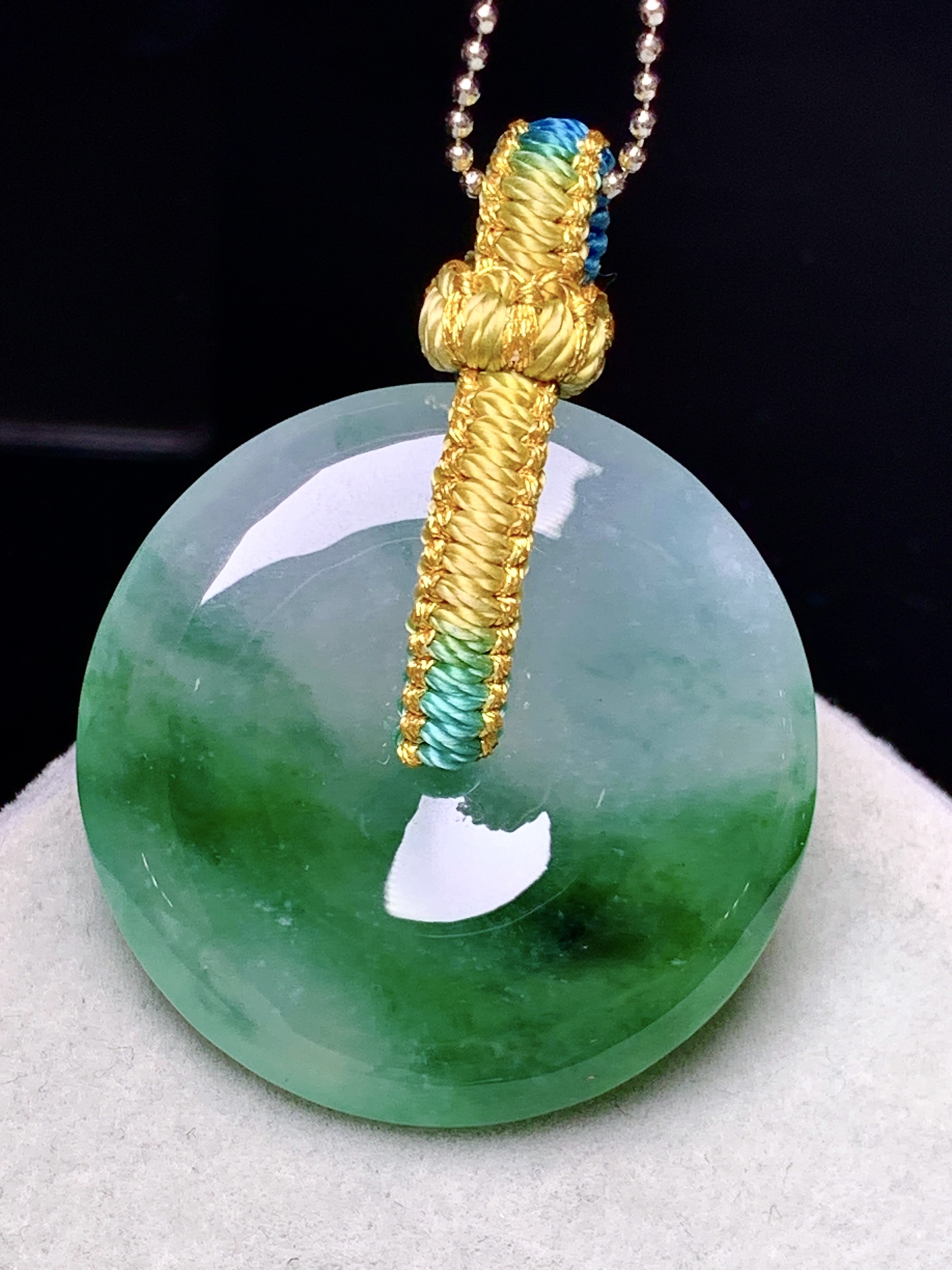 飘绿平安扣吊坠 玉质细腻 色泽艳丽清新 整体尺寸30*6 j1