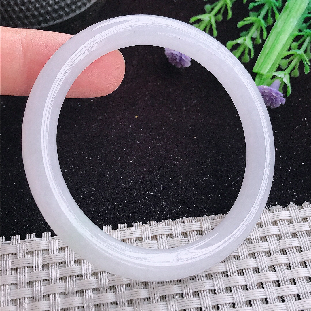 实拍A货翡翠53/7.9老坑冰润起胶白月光圆条手镯平安镯细条翡翠玉镯