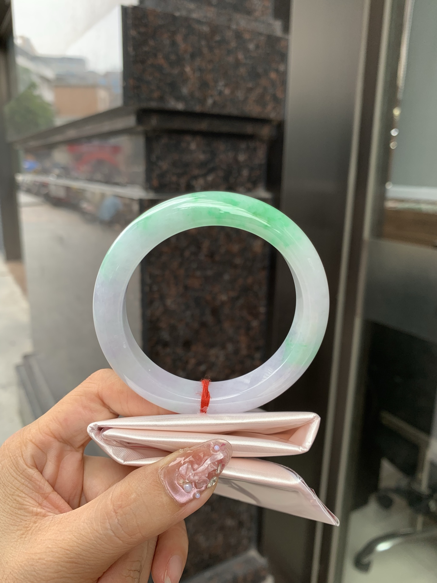 白底青正圈 56.3-9-11.7 0610-N929-2 打灯细纹，底妆水润，有淡淡紫底，半圈绿花