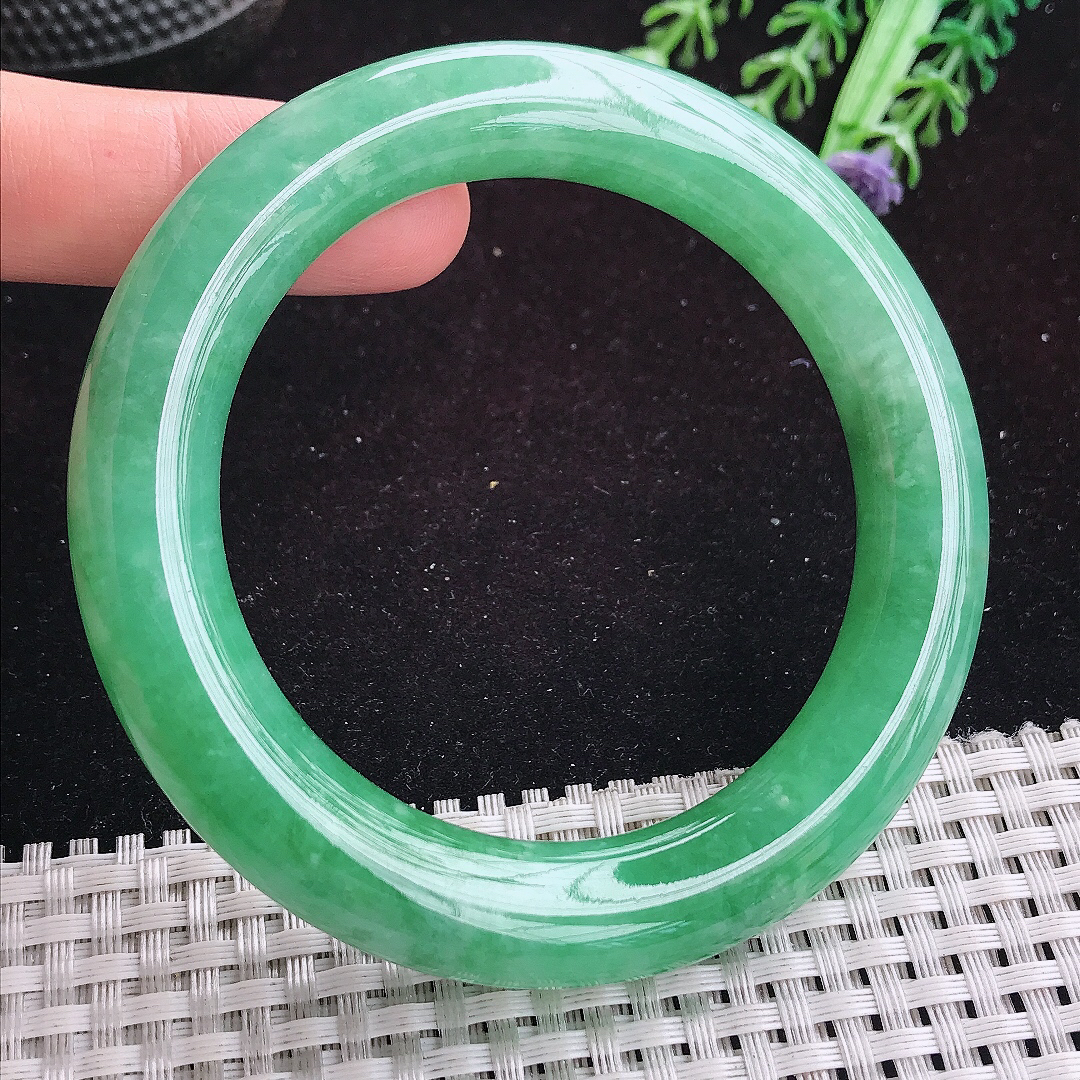 自然光58/11.3/11.8老坑精美温润辣绿满绿圆条手镯平安镯翡翠玉镯美人镯