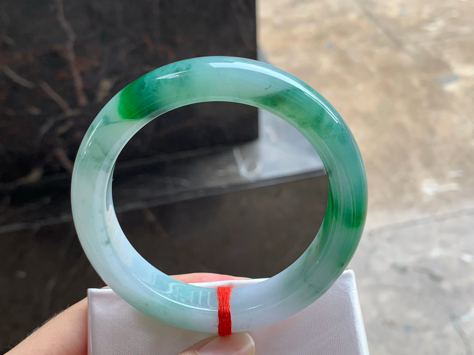 55.5-13.2-9.3
飘花手镯^_^底子细腻干净 颜色鲜艳好看