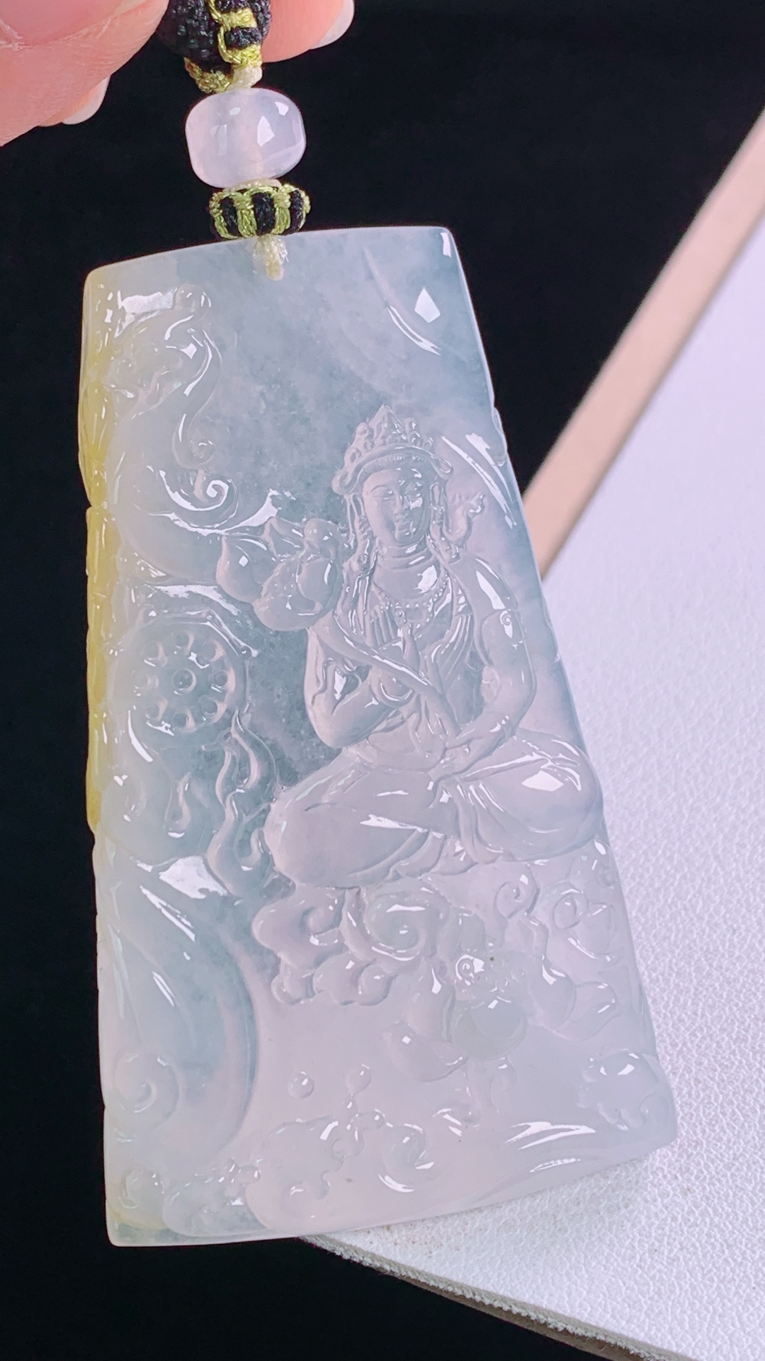 冰黄大势至菩萨 天然黄翡，冰透起光，无裂 尺寸:64.6-38.0-5.6mm 7