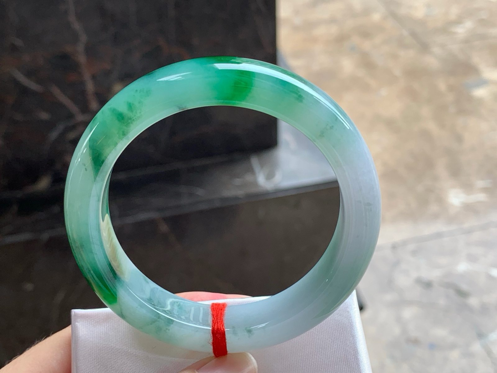 55.5-13.2-9.3
飘花手镯^_^底子细腻干净 颜色鲜艳好看