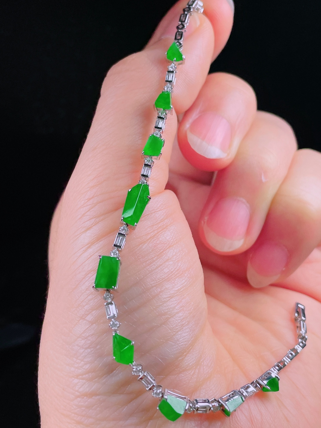 ️冰绿手链，老种起光，细底通透，尺寸：裸石9.8/5/2mm0610