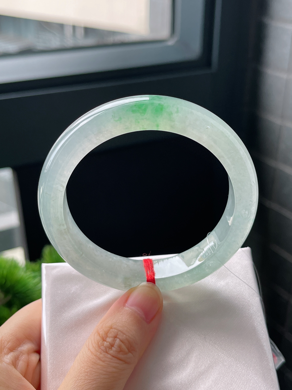 正圈55圈口，翡翠冰糯种飘绿手镯