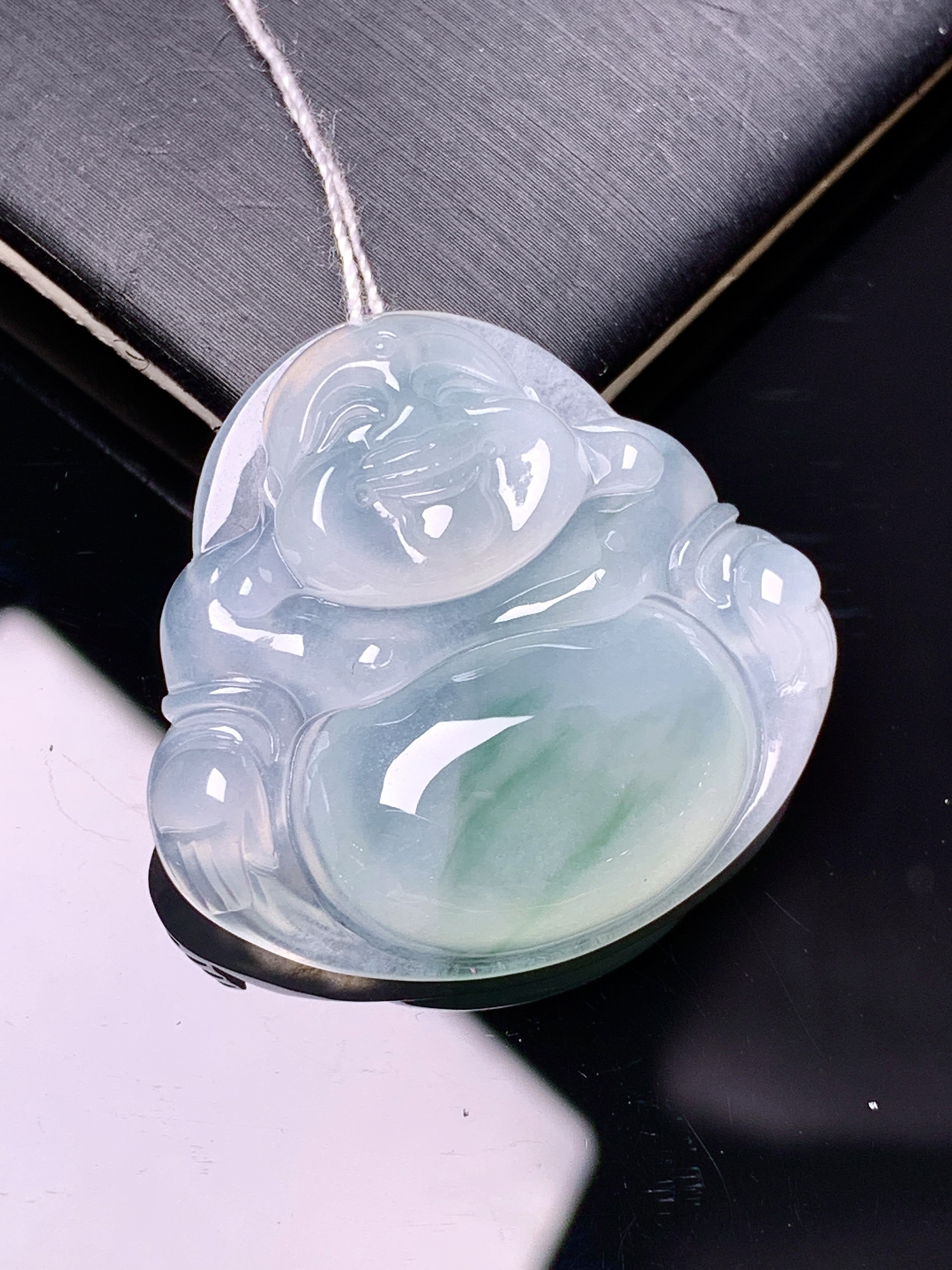 冰种飘绿佛公吊坠 玉质细腻 色泽艳丽清新 整体尺寸29*31.2*6 d1