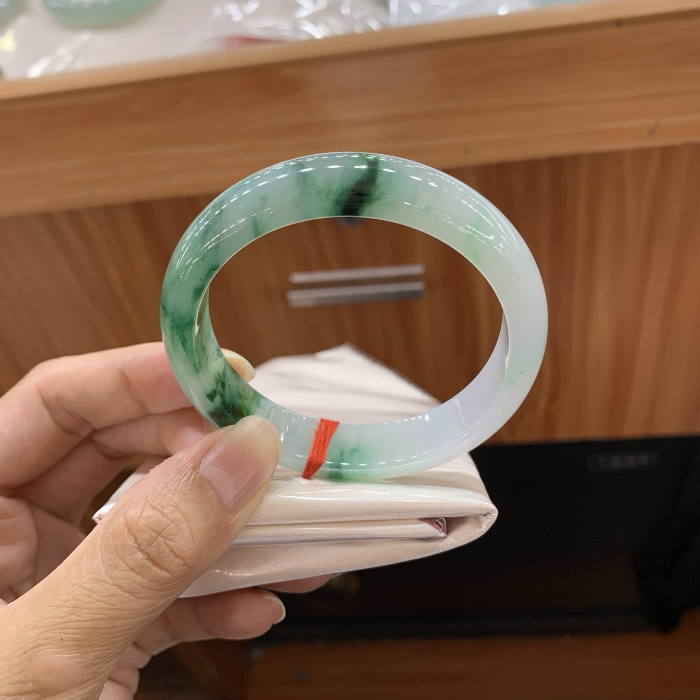 飘绿花正圈翡翠手镯 55.2-12.6-7.4
