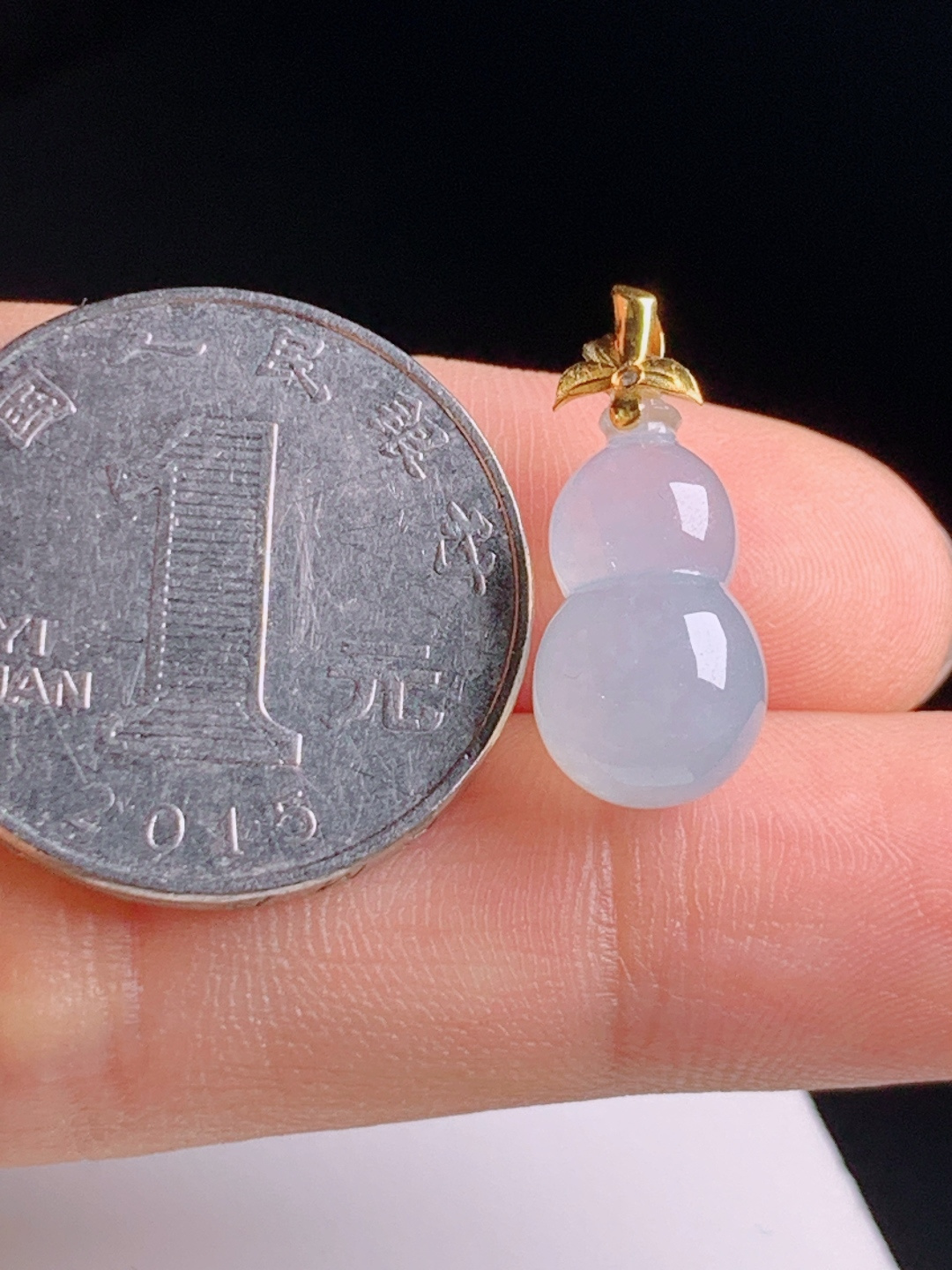 冰葫芦吊坠，冰润通透饱满圆润，18K金镶扣寓意福禄双全 裸石15.7-8.7 整体20.2 080609
