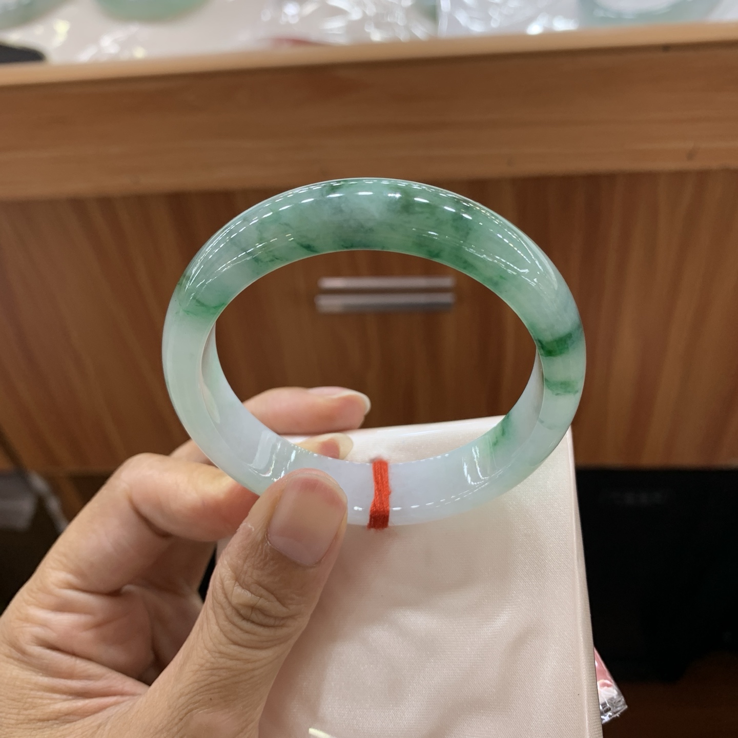 飘绿花正圈翡翠手镯 55.2-12.6-7.4