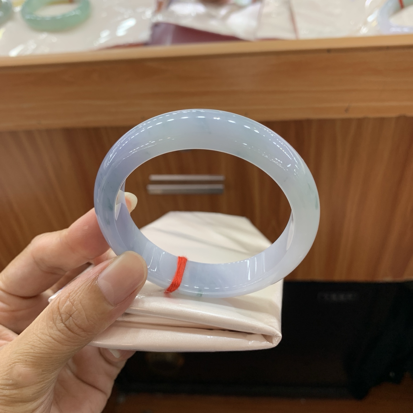 060906GX 飘花正圈翡翠手镯 56.4-13.8-8.2