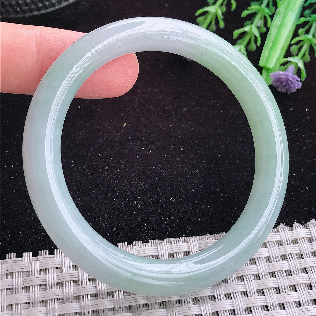 实拍A货翡翠52.5/8.3/8.6老坑秀气温润晴底圆条手镯平安镯翡翠玉镯美人镯