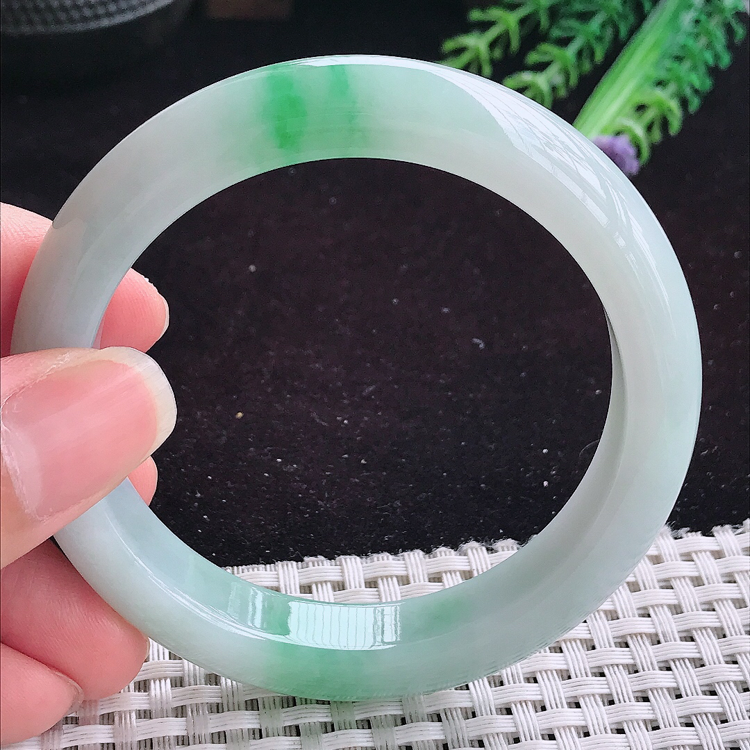 实拍A货翡翠56.8/11.9/8.8老坑精美问润飘阳绿手镯平安镯翡翠玉镯美人镯