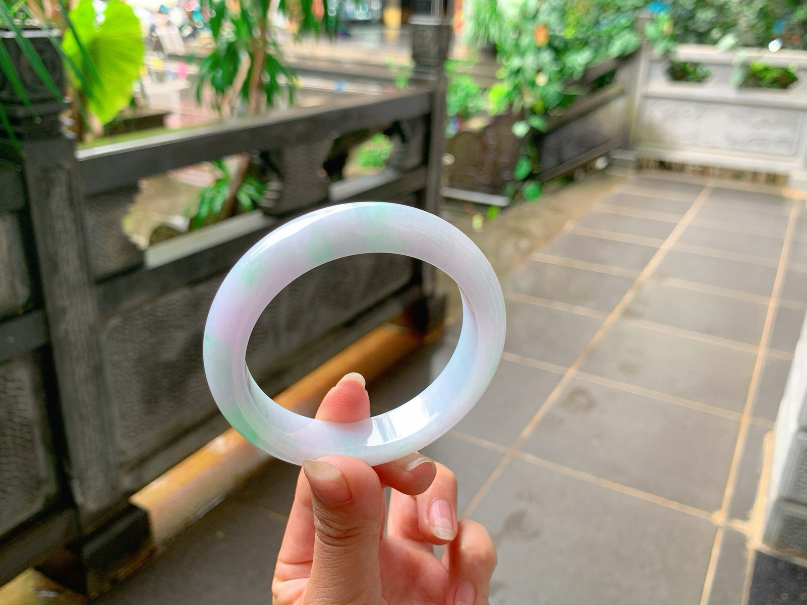 ｜57圈口
春彩，花色缠绕于一体，像盛开的花朵，不争不抢不妖艳，端庄典雅，