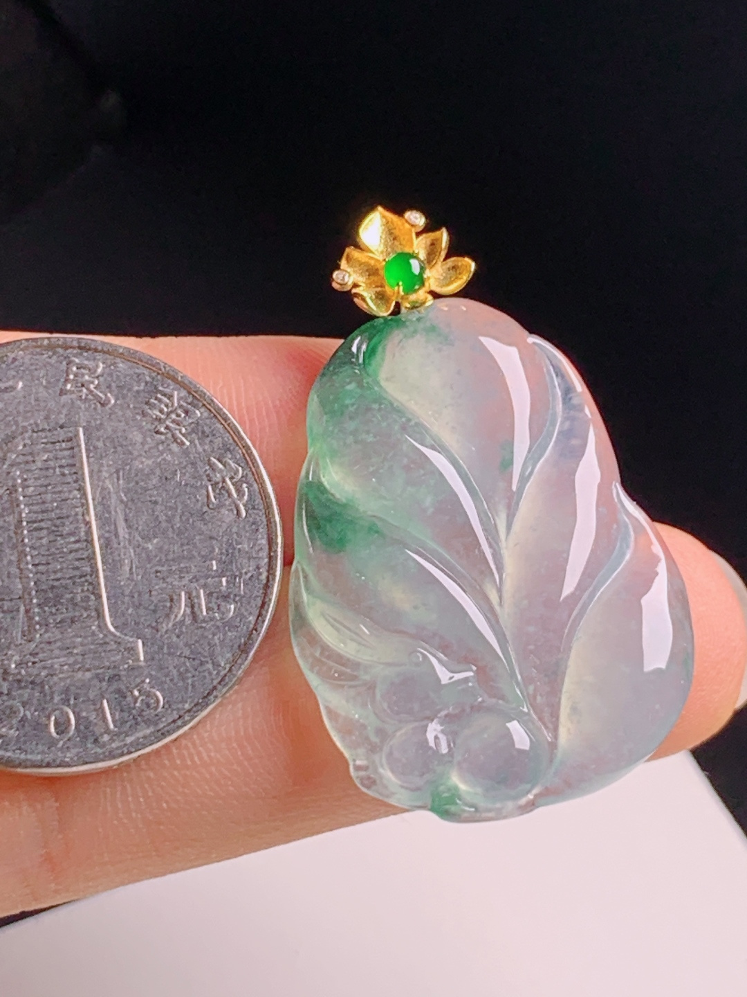 ️ 飘花九尾狐吊坠，冰透莹润飘花灵动，18K金镶阳绿顶珠寓意 裸石30.6-22.5-4.7 整体36.6 530608