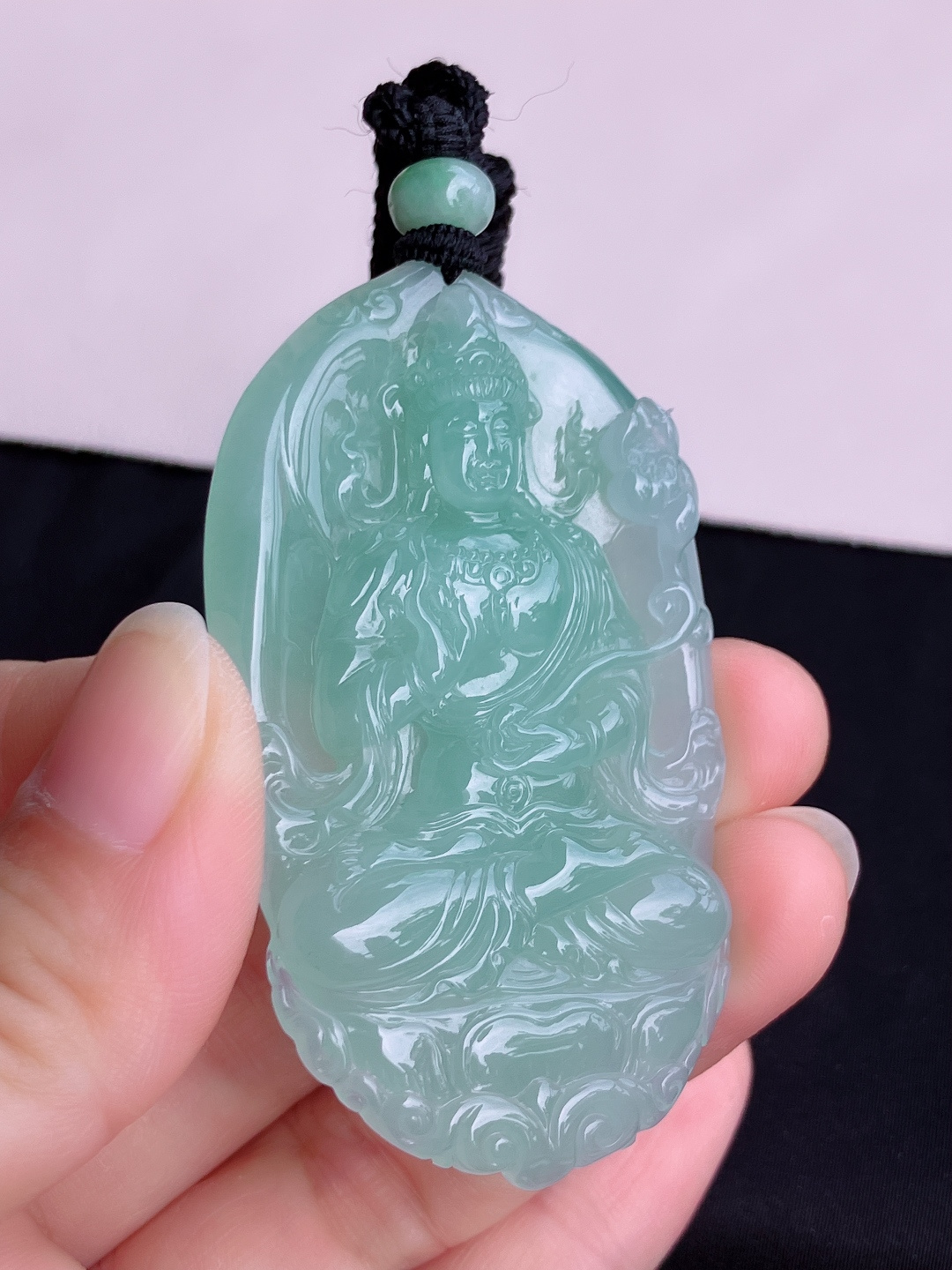 绿底大势至菩萨，晶莹剔透，尺寸62.2/37.6/9.3/自然光实拍