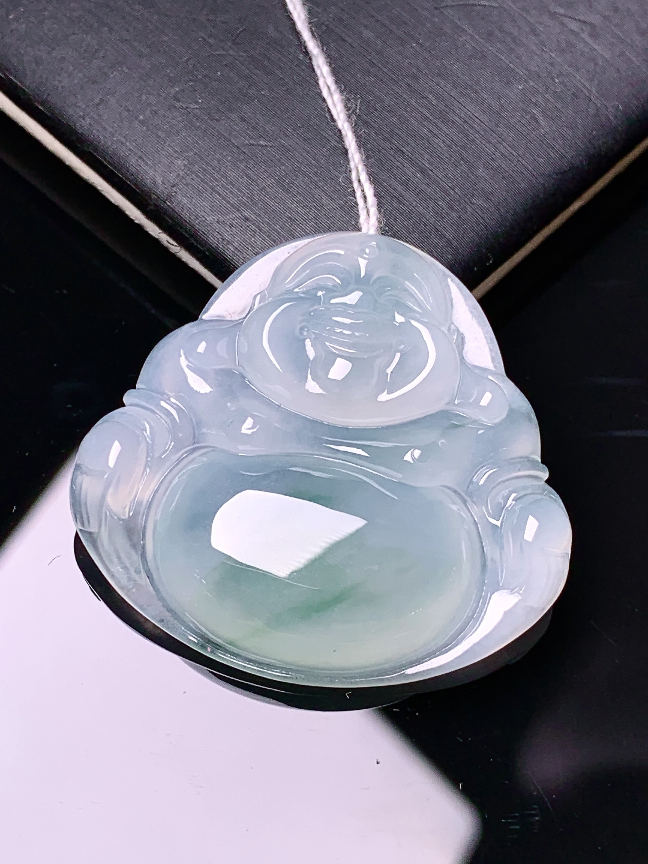冰种飘绿佛公吊坠 玉质细腻 色泽艳丽清新 整体尺寸29*31.2*6 d1