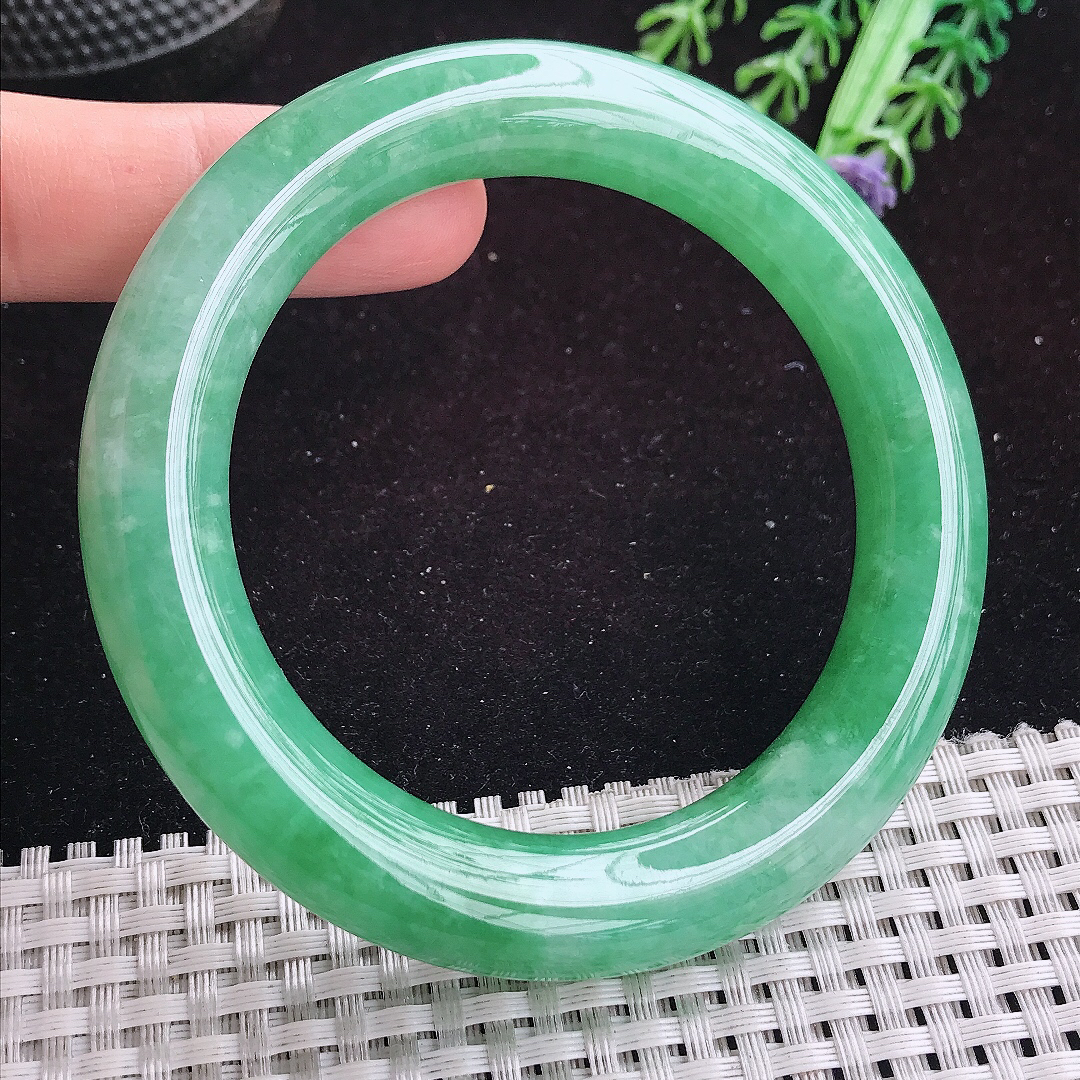 自然光58/11.3/11.8老坑精美温润辣绿满绿圆条手镯平安镯翡翠玉镯美人镯