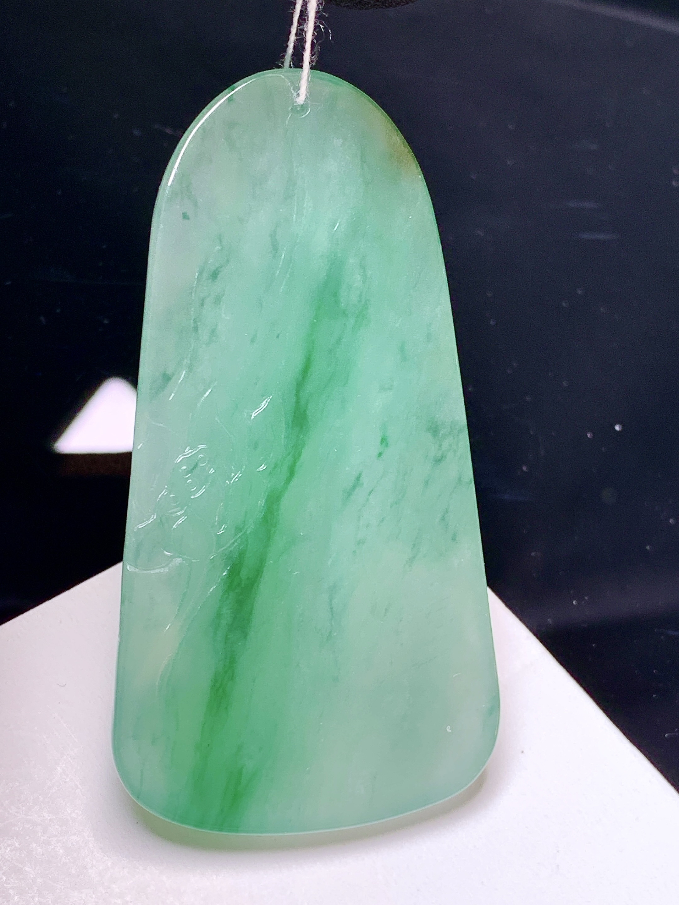 飘绿观音菩萨吊坠 玉质细腻 色泽艳丽清新 整体尺寸64*36*10.6 d1