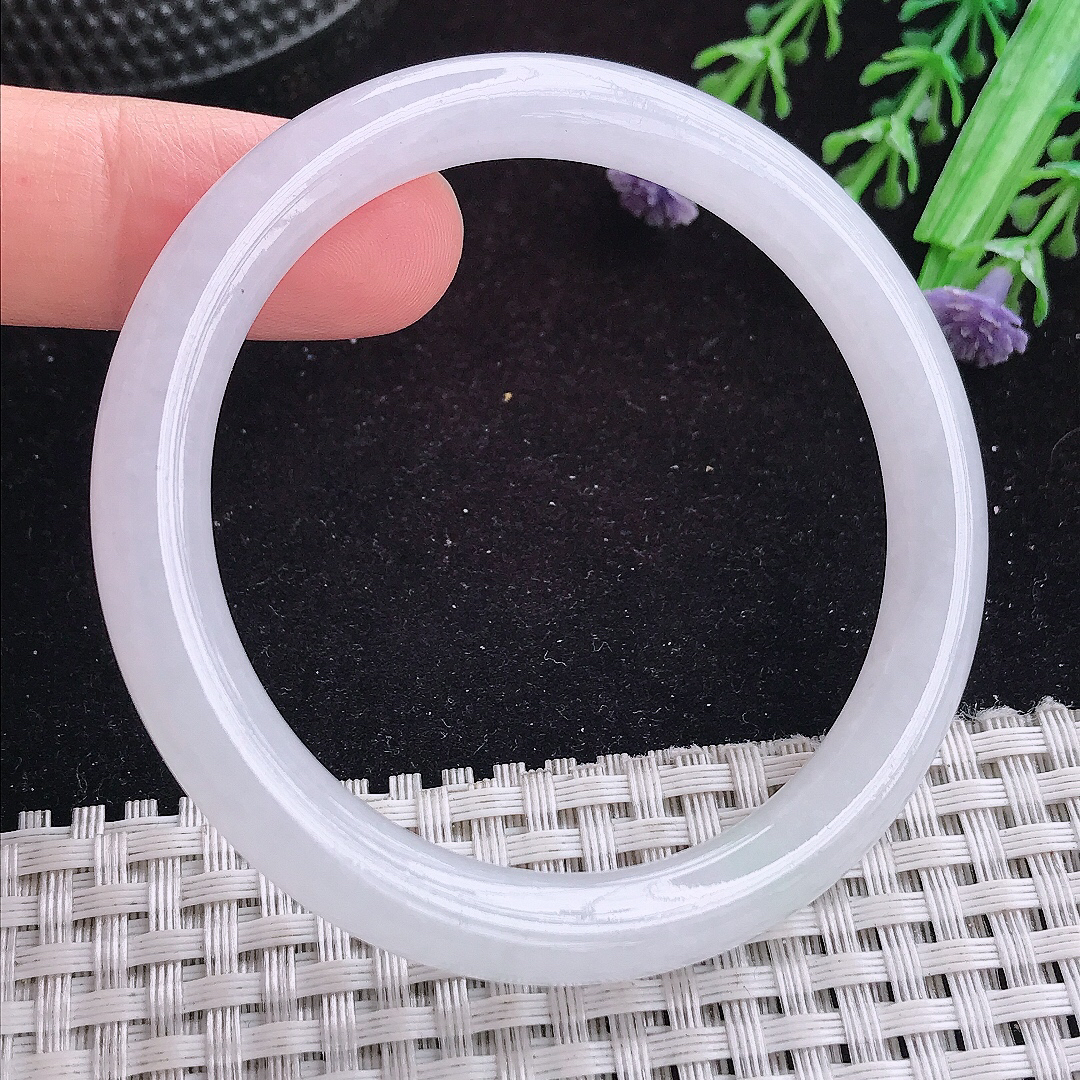 实拍A货翡翠53/7.9老坑冰润起胶白月光圆条手镯平安镯细条翡翠玉镯