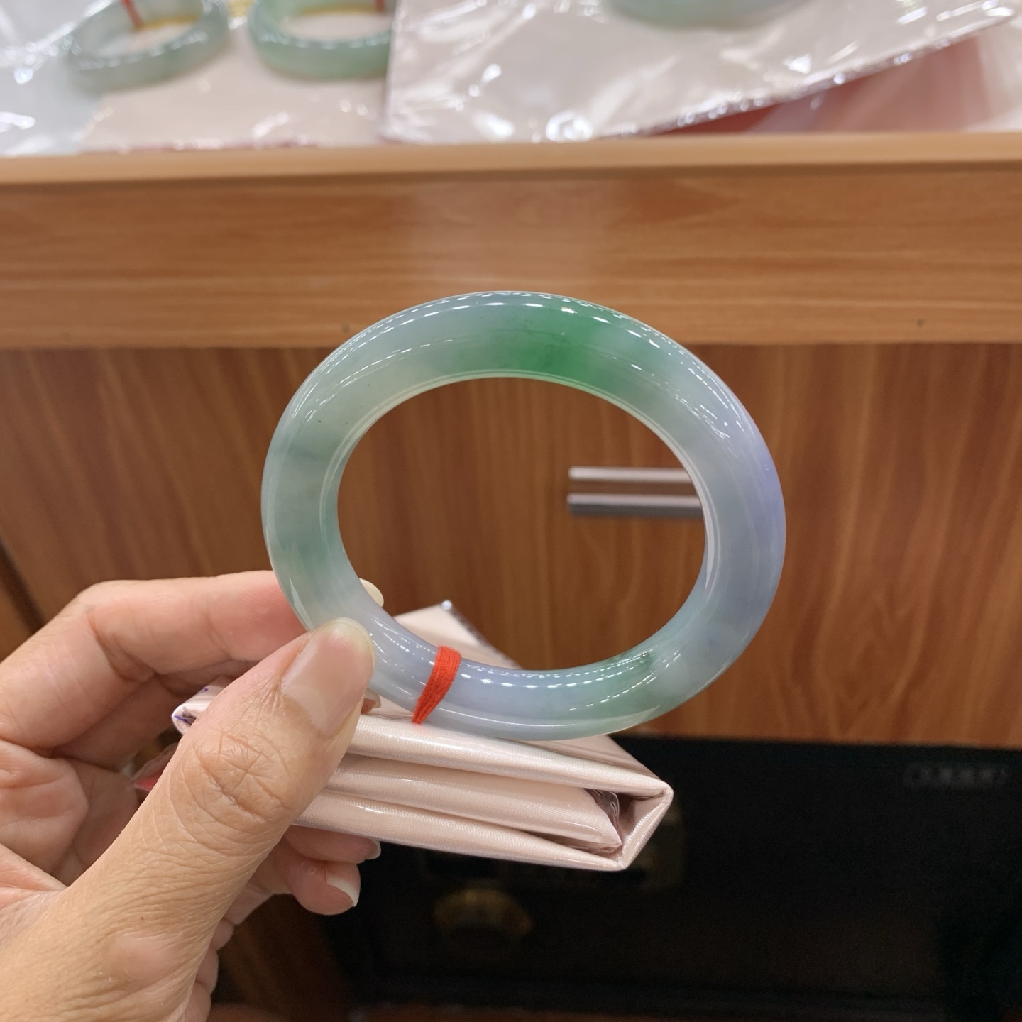 060915GX 春彩圆条翡翠手镯 55.8-11
