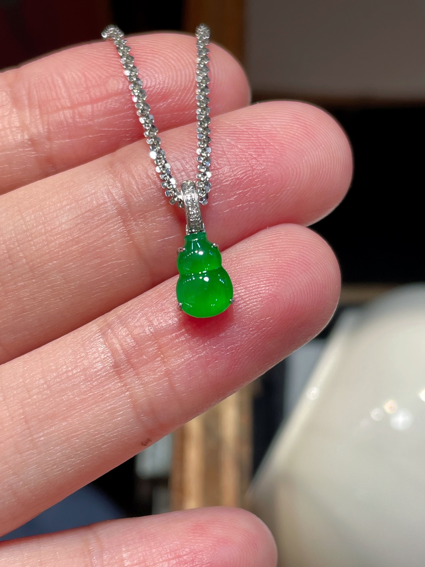 ️ 翡翠葫芦吊坠扣，种水好好 裸石很饱满，专挑好品相，18k镶嵌，8.2-5.4-2.2