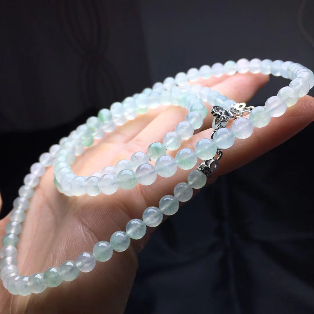 冰种飘花珠链，卡6.1～5.5mm，118颗，种好，玉质细腻，通透，均匀，颗颗精选