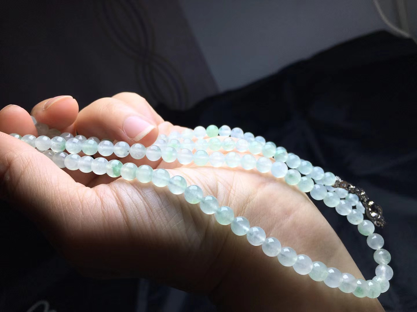 冰种飘花珠链，卡6.1～5.5mm，118颗，种好，玉质细腻，通透，均匀，颗颗精选