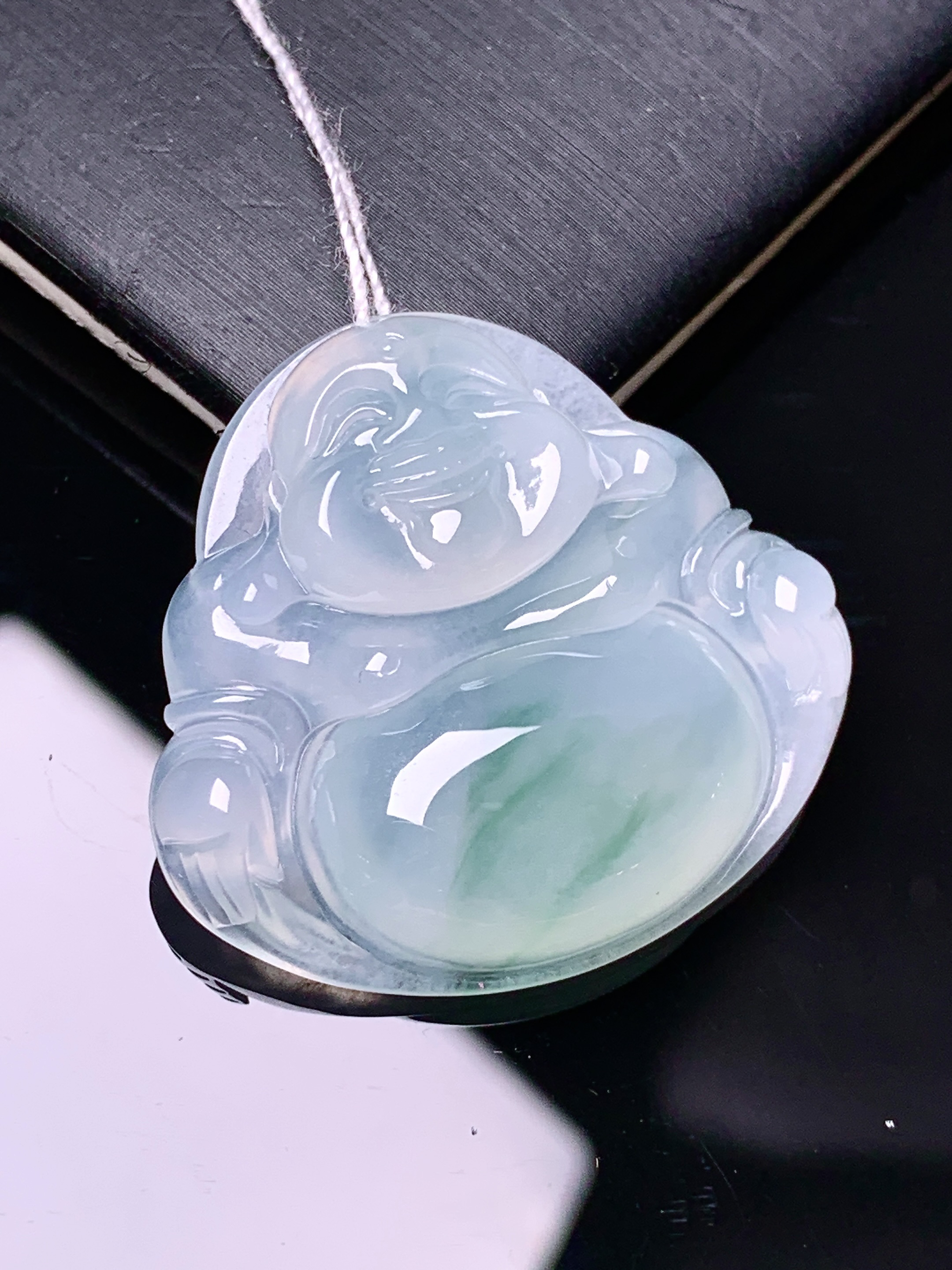 冰种飘绿佛公吊坠 玉质细腻 色泽艳丽清新 整体尺寸29*31.2*6 d1