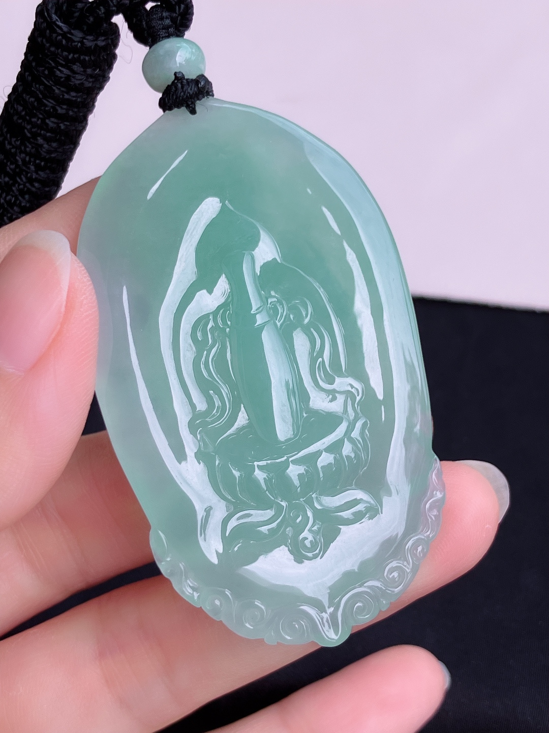 绿底大势至菩萨，晶莹剔透，尺寸62.2/37.6/9.3/自然光实拍