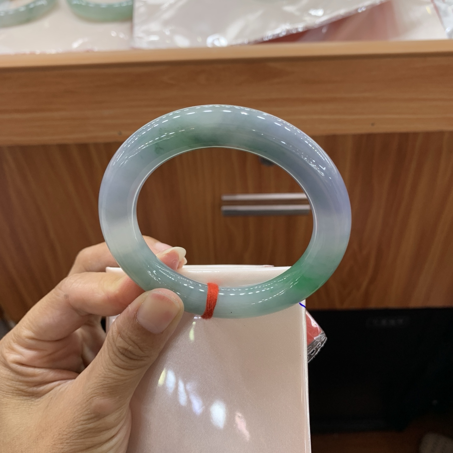 060915GX 春彩圆条翡翠手镯 55.8-11