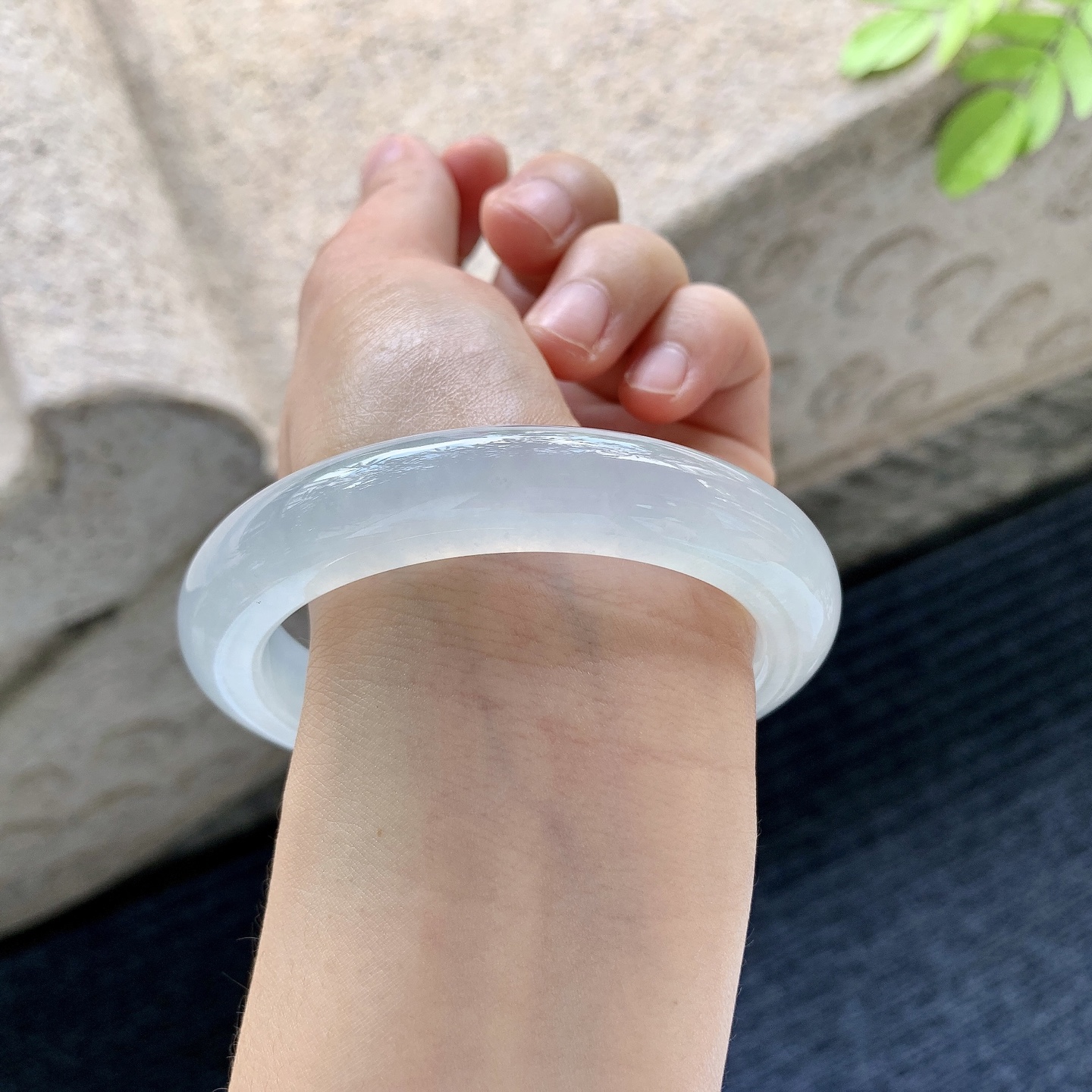 正圈58 59，圈口59.7/12/9.8，编码FH061140，描述：冰种，清透，水润，种老，细腻，无裂。