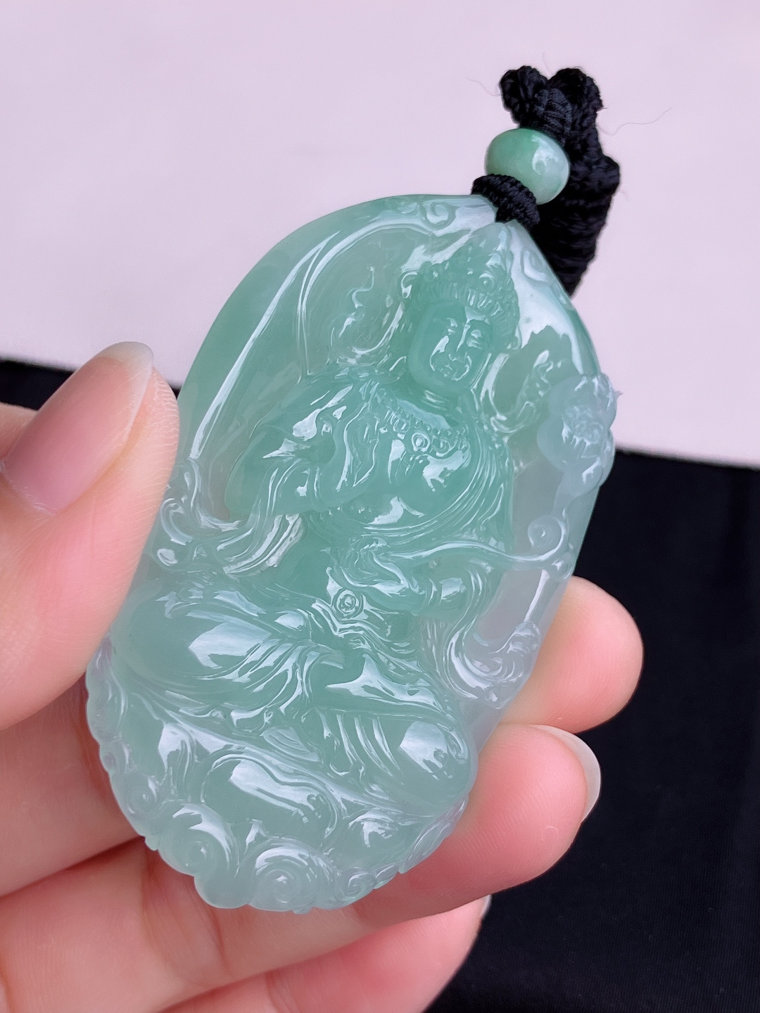 绿底大势至菩萨，晶莹剔透，尺寸62.2/37.6/9.3/自然光实拍