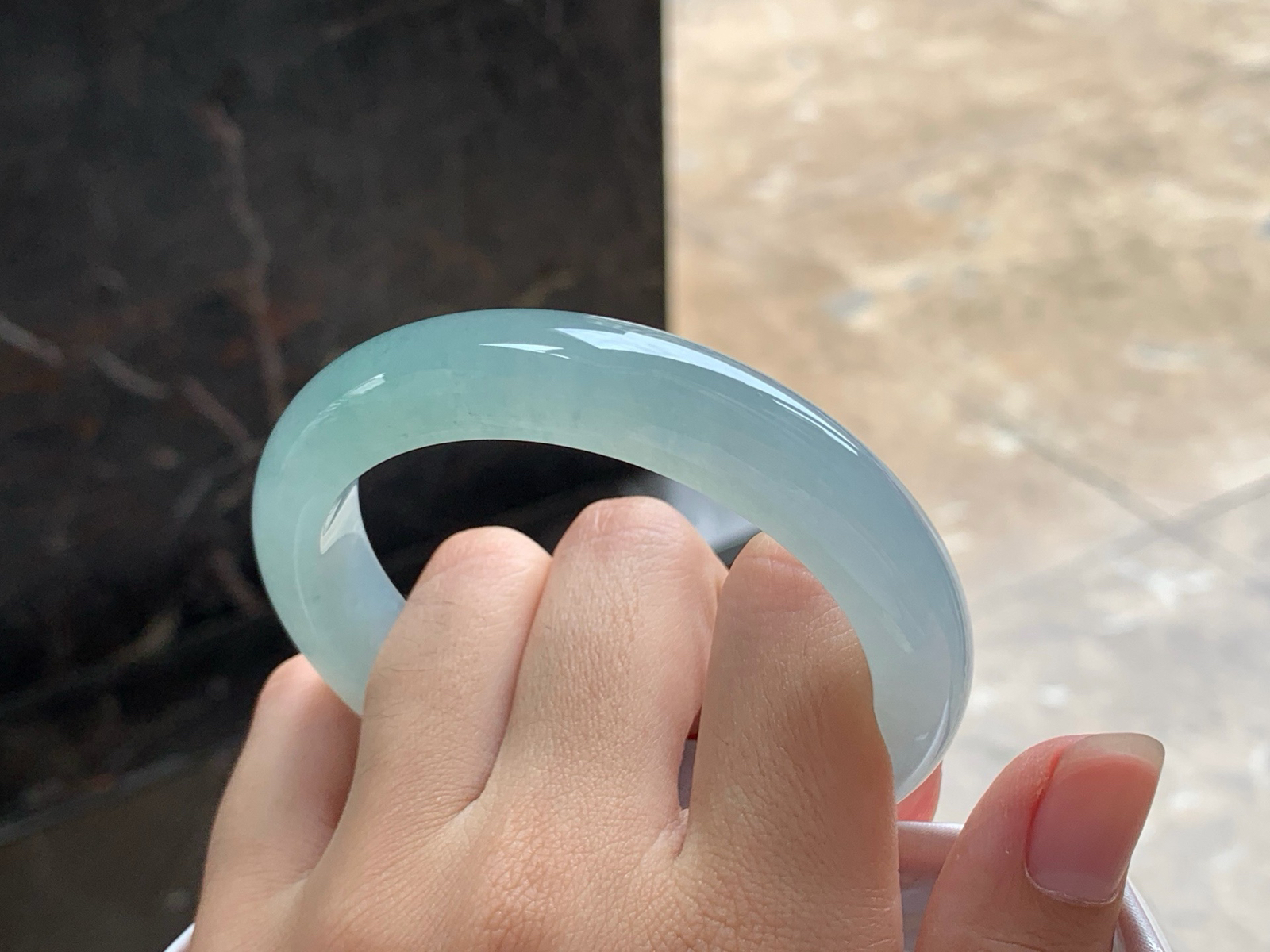 55.5-12.2-8.6
带底色手镯^_^种老肉细 冰润十足