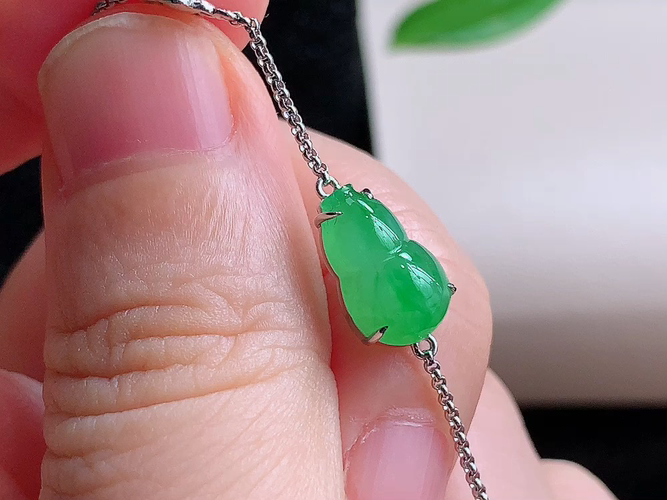 ️ 18K金伴钻葫芦手链，尺寸11.1-7.3-4.8mm，包A附证书