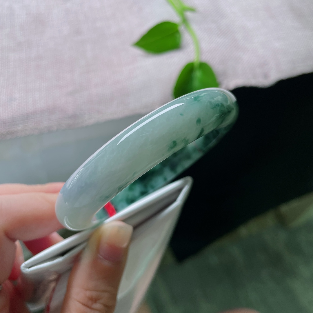 54.7/12.5/8.9飘花正圈，水头好，为原本平淡的生活增添了浓墨重彩的一笔，无裂，ss52413a