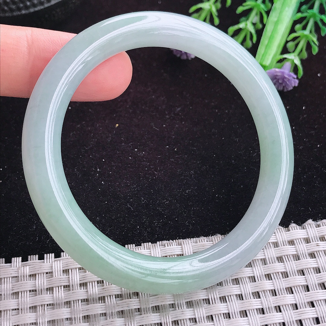 实拍A货翡翠52.5/8.3/8.6老坑秀气温润晴底圆条手镯平安镯翡翠玉镯美人镯