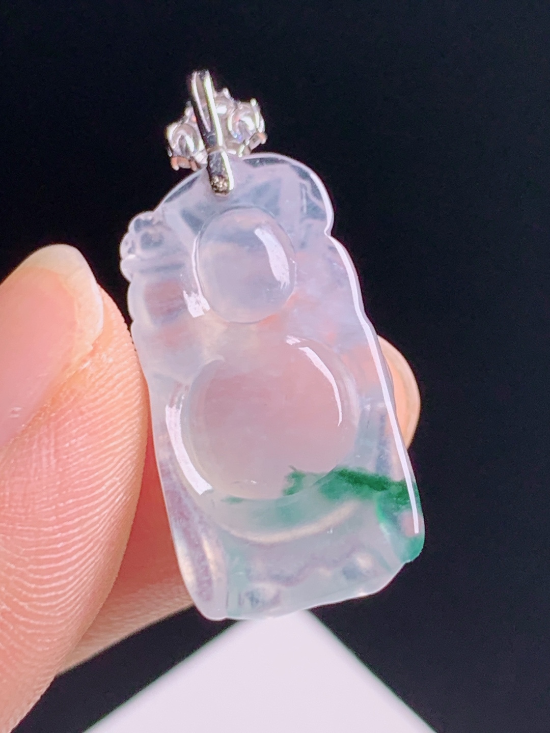 冰种飘花财神吊坠，冰透莹润飘花灵动，雕工精细镶阳绿顶珠招财纳福