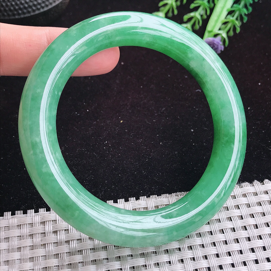 自然光58/11.3/11.8老坑精美温润辣绿满绿圆条手镯平安镯翡翠玉镯美人镯