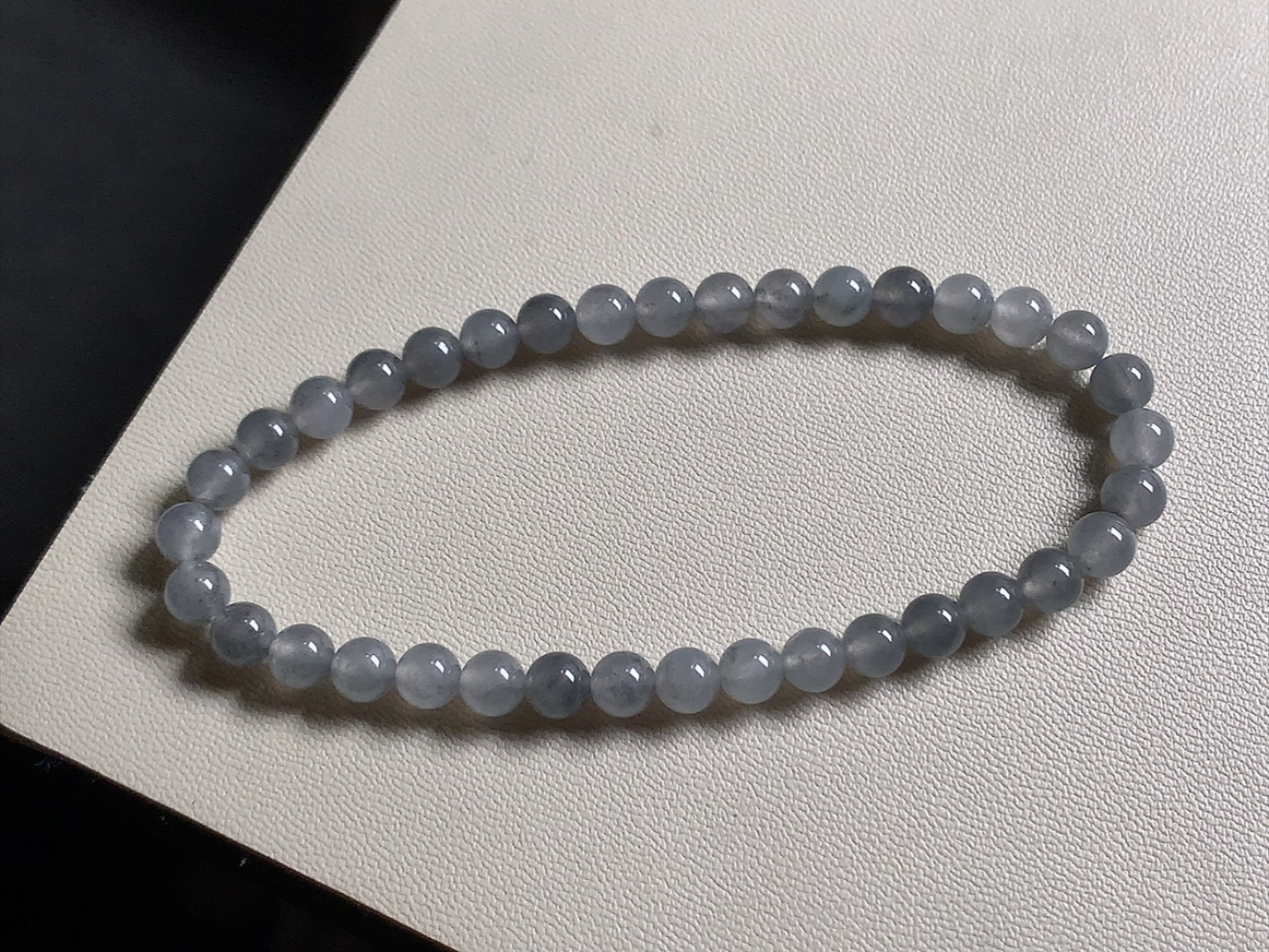 黑冰手串 很别致，种水，尺寸5.2、5