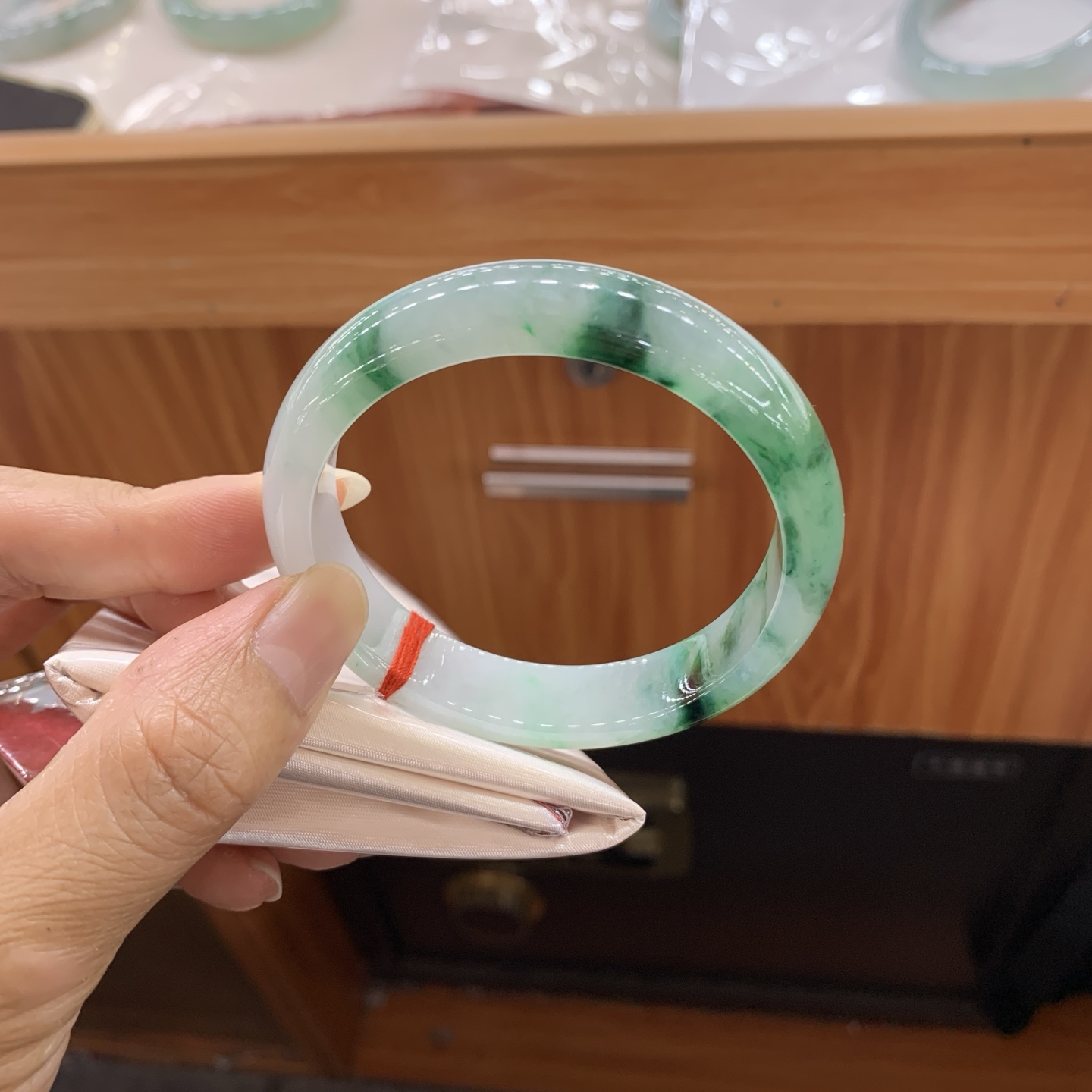 飘绿花正圈翡翠手镯 55.2-12.6-7.4