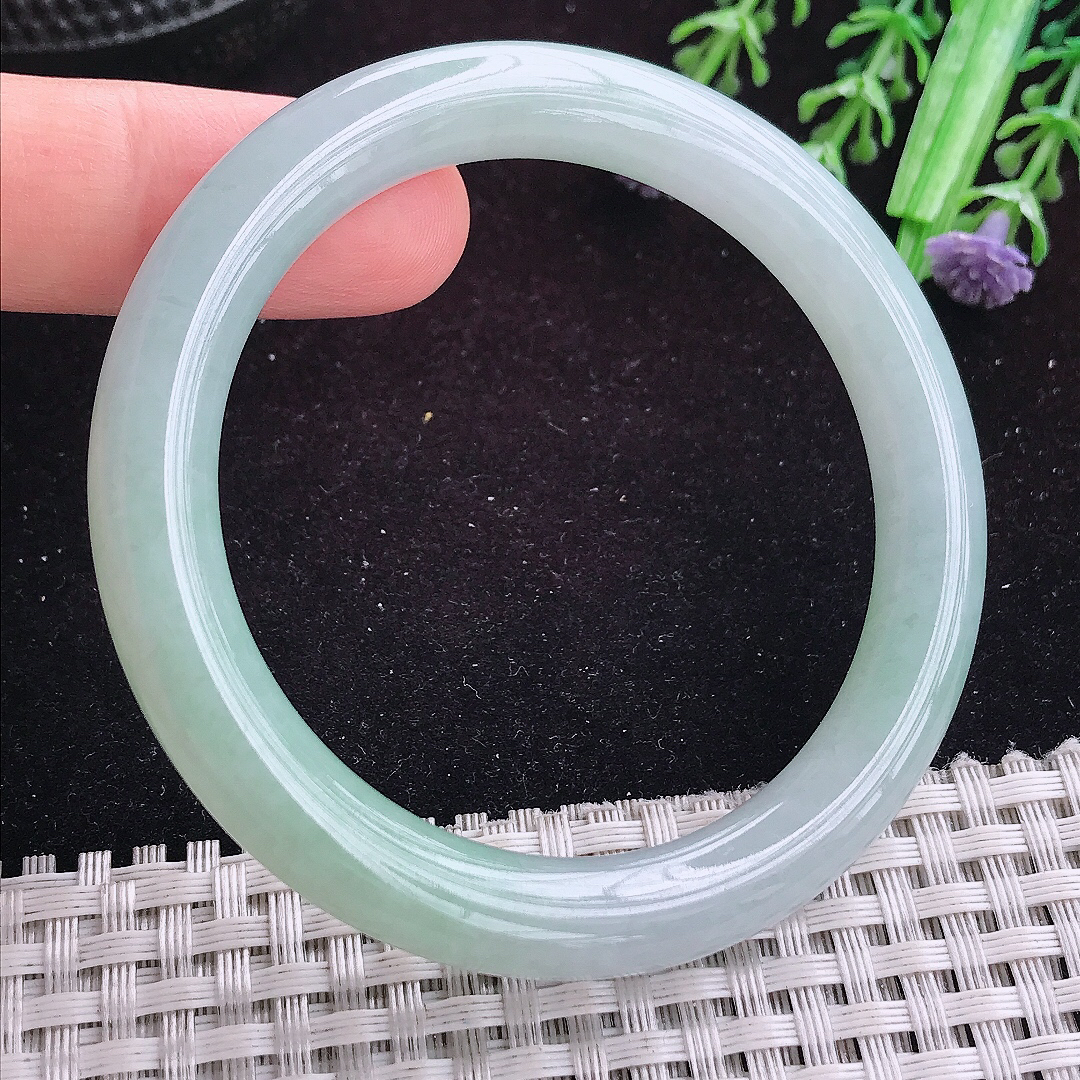 实拍A货翡翠52.5/8.3/8.6老坑秀气温润晴底圆条手镯平安镯翡翠玉镯美人镯