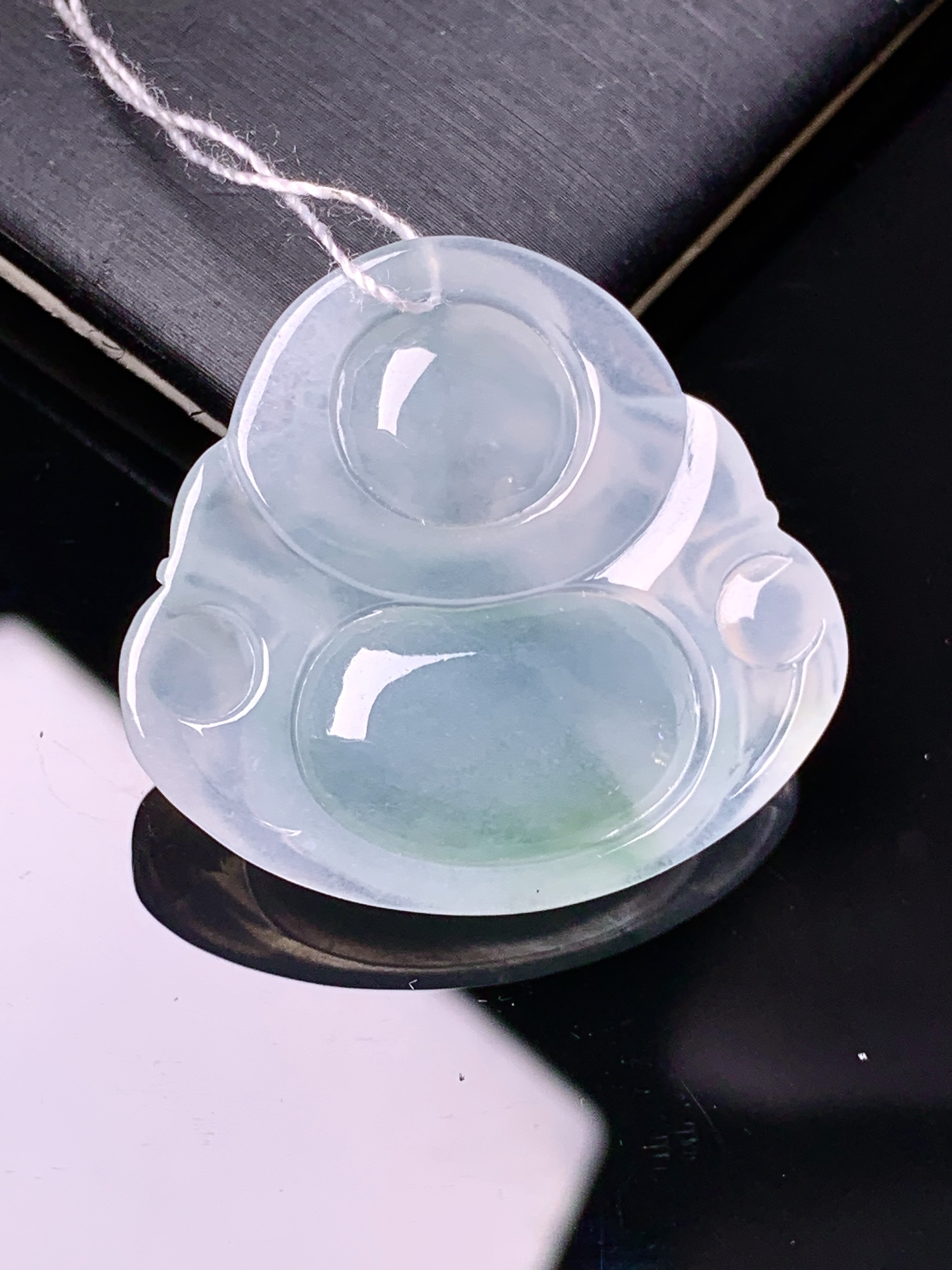 冰种飘绿佛公吊坠 玉质细腻 色泽艳丽清新 整体尺寸29*31.2*6 d1