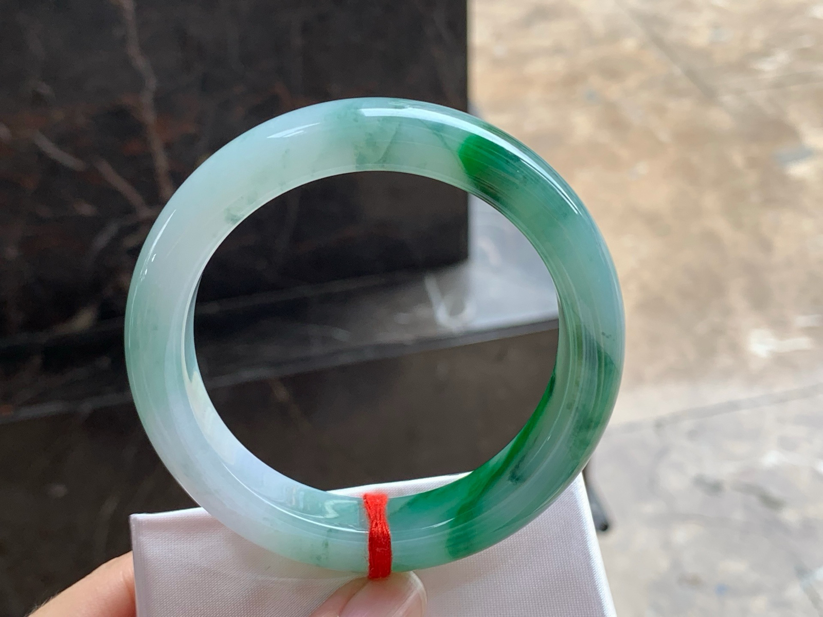 55.5-13.2-9.3
飘花手镯^_^底子细腻干净 颜色鲜艳好看