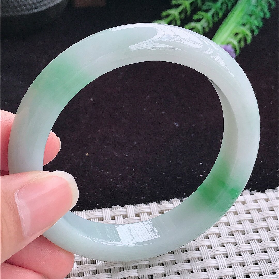 实拍A货翡翠56.8/11.9/8.8老坑精美问润飘阳绿手镯平安镯翡翠玉镯美人镯