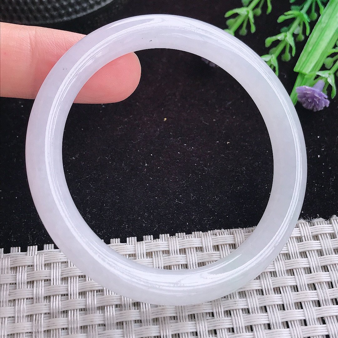 实拍A货翡翠53/7.9老坑冰润起胶白月光圆条手镯平安镯细条翡翠玉镯